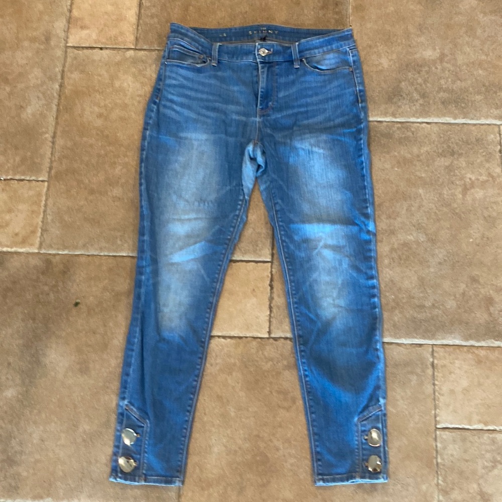 Blue skinny jeans distressed